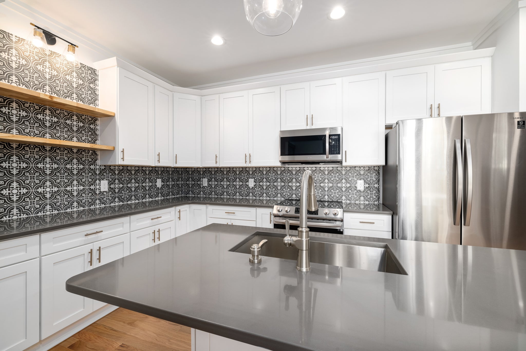 Black and White Kitchens: How to Embrace the Monochrome Look