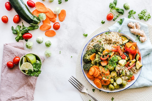 13 Easy Tips for Eating Healthier Meals This Year [2023]